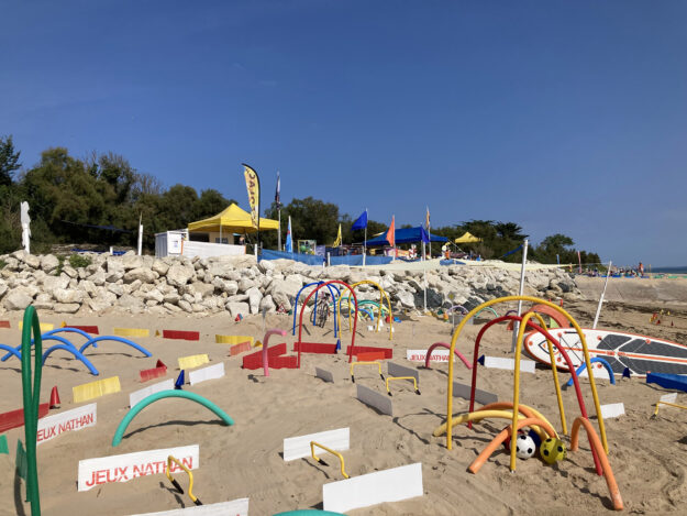 club-la-plage-des-enfants-les-portes-en-re-3